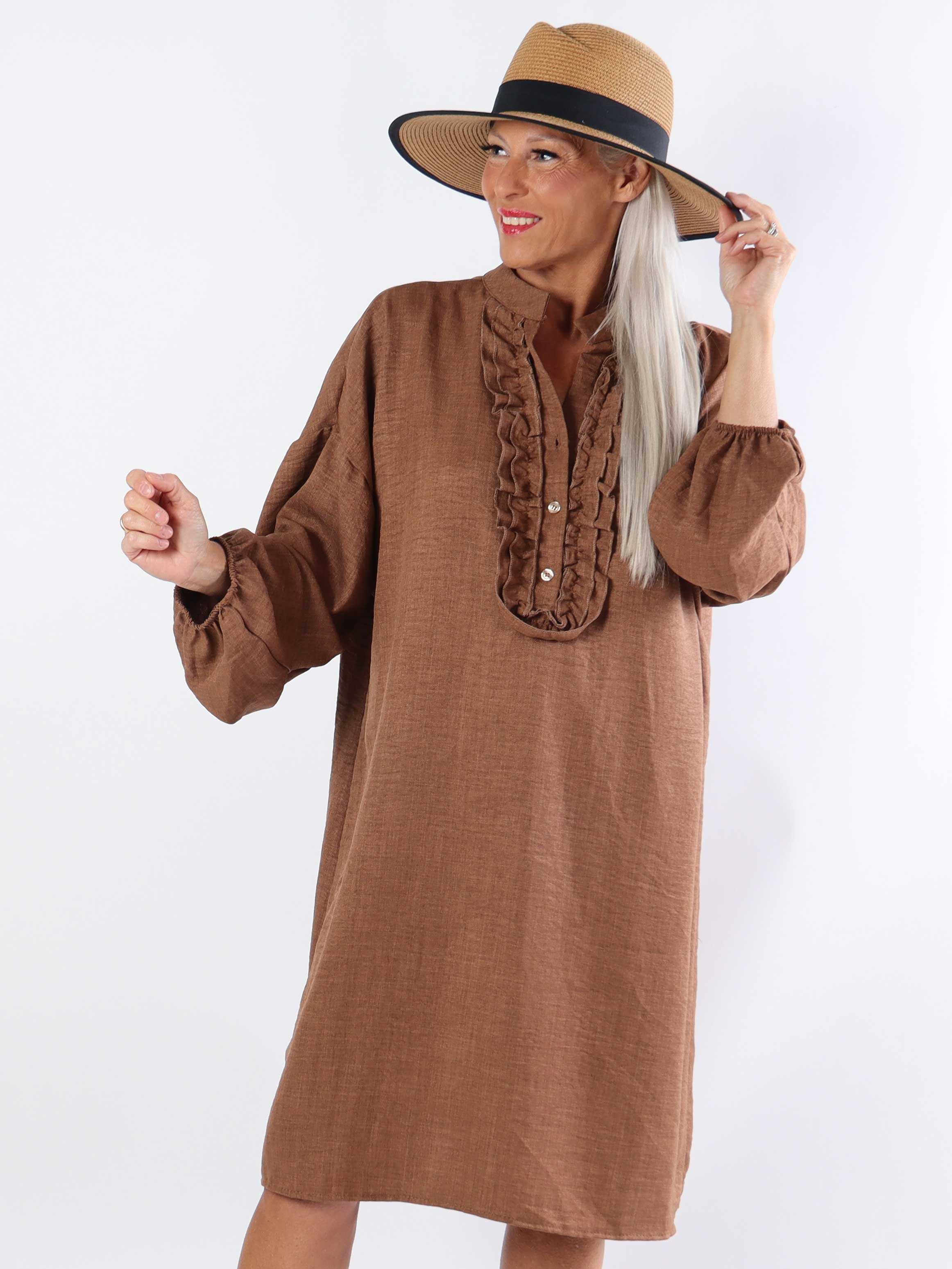 Cassia Plain - Plus size tunikakjole med flæser ved brystet